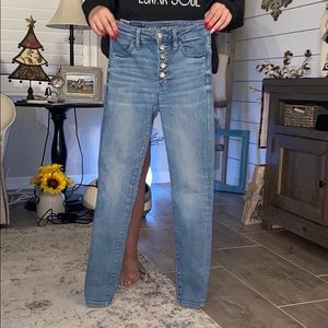 American Eagle Outfitter Light Wash Jeans